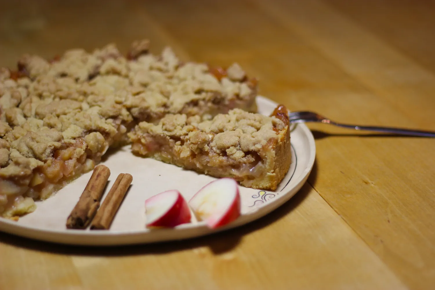 Saftiger Apfelkuchen mit Streuseln