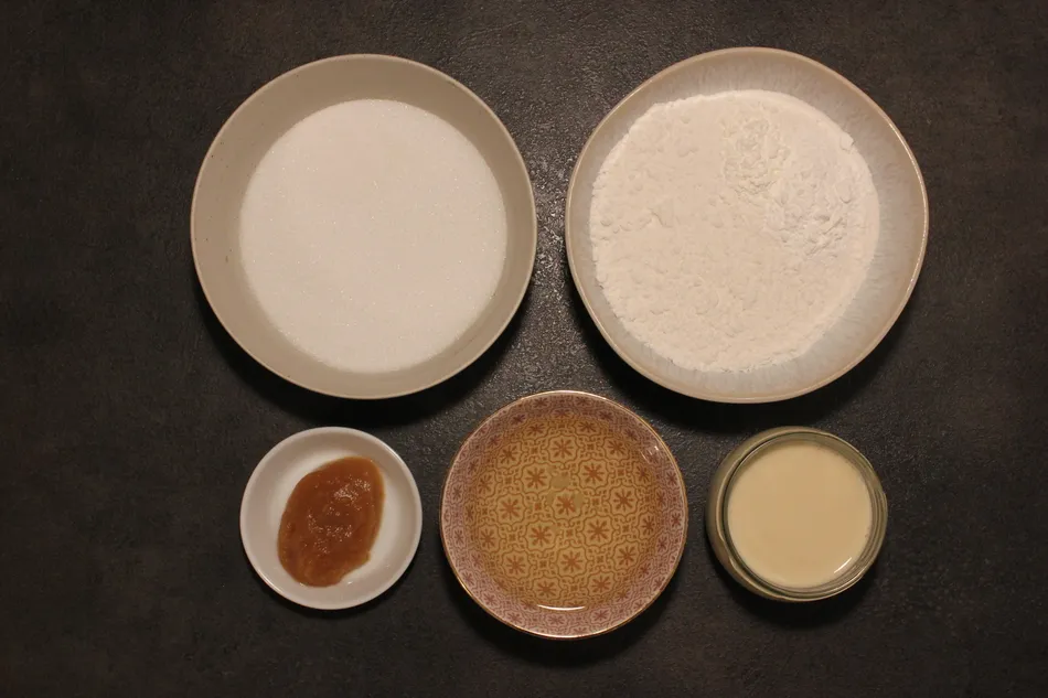 Teigzutaten für Pflaumen-Mohn Streuselkuchen